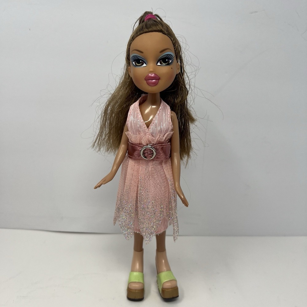 Bratz Doll Yasmin 2001 with blue eyeshadow in Pink Dress